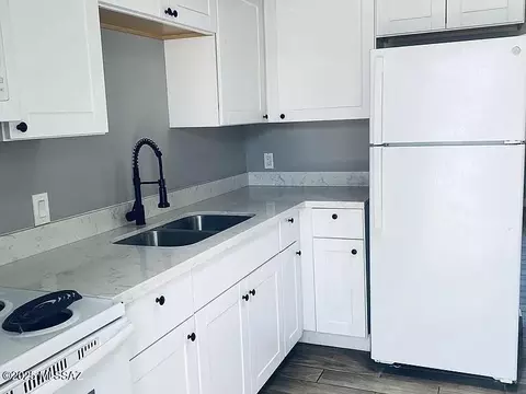 Kitchen - 310 E Jacinto St, Tucson, AZ 85705 photo 3 of 6