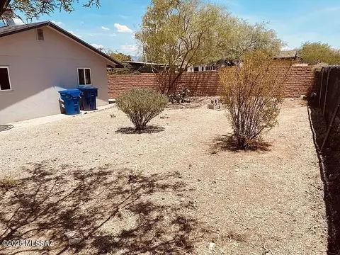 Exterior - 310 E Jacinto St, Tucson, AZ 85705 photo 5 of 7