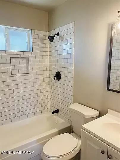 Bath - 310 E Jacinto St, Tucson, AZ 85705 photo 2 of 2