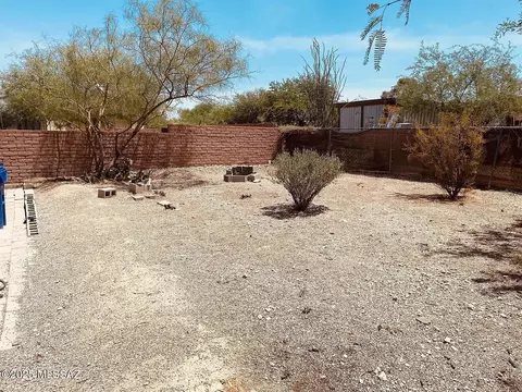 Exterior - 310 E Jacinto St, Tucson, AZ 85705 photo 6 of 7