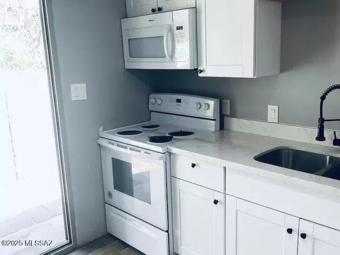 Kitchen - 310 E Jacinto St, Tucson, AZ 85705 photo 4 of 6
