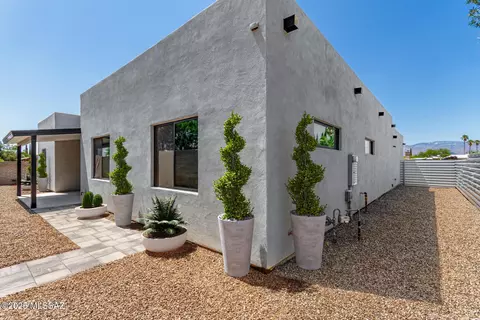 Exterior - 9042 E Maple Leaf Dr, Tucson, AZ 85710 photo 7 of 8