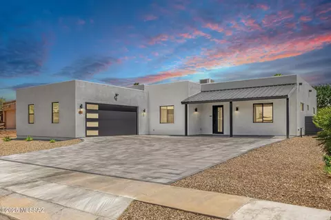 9042 E Maple Leaf Dr, Tucson, AZ 85710