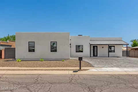 Exterior - 9042 E Maple Leaf Dr, Tucson, AZ 85710 photo 2 of 8