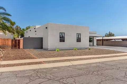 Exterior - 9042 E Maple Leaf Dr, Tucson, AZ 85710 photo 3 of 8