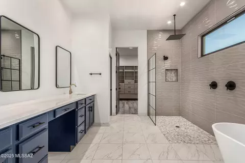 Bath - 9042 E Maple Leaf Dr, Tucson, AZ 85710 photo 1 of 3