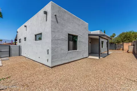 Exterior - 9042 E Maple Leaf Dr, Tucson, AZ 85710 photo 6 of 8
