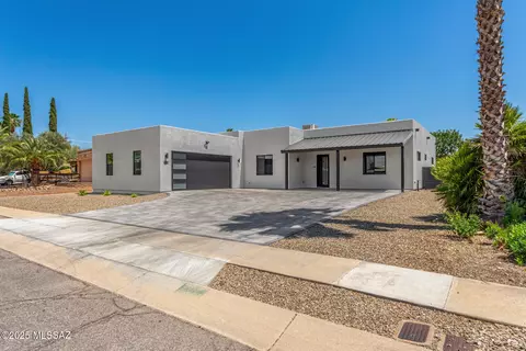 Exterior - 9042 E Maple Leaf Dr, Tucson, AZ 85710 photo 4 of 8