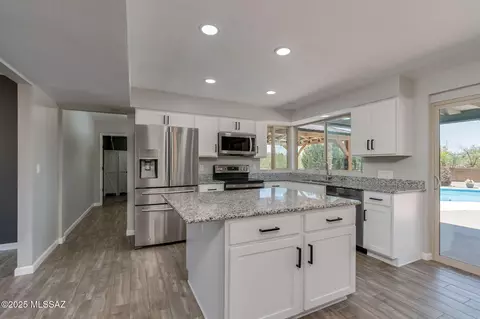 Kitchen - 8430 E Wrightstown Rd, Tucson, AZ 85715 photo 3 of 8