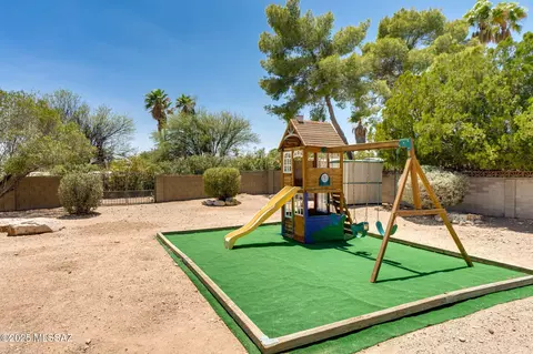 Exterior - 8430 E Wrightstown Rd, Tucson, AZ 85715 photo 8 of 12