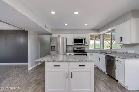 Kitchen - 8430 E Wrightstown Rd, Tucson, AZ 85715 photo 2 of 8