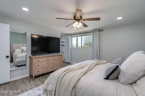 Bedroom - 8430 E Wrightstown Rd, Tucson, AZ 85715 photo 1 of 8