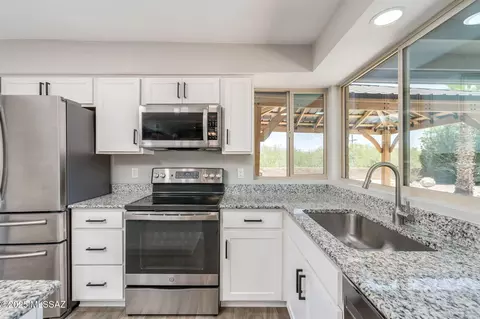 Kitchen - 8430 E Wrightstown Rd, Tucson, AZ 85715 photo 7 of 8