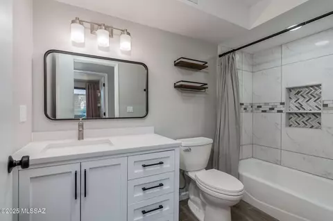 Bath - 8430 E Wrightstown Rd, Tucson, AZ 85715 photo 3 of 4