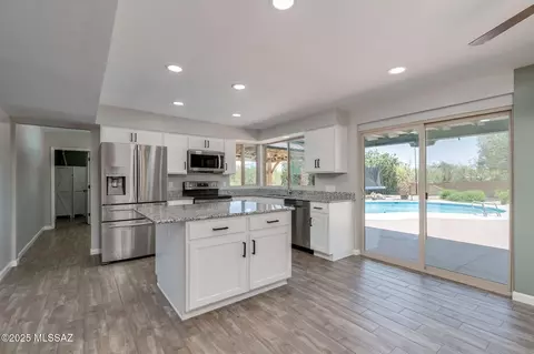 Kitchen - 8430 E Wrightstown Rd, Tucson, AZ 85715 photo 5 of 8