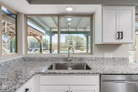 Kitchen - 8430 E Wrightstown Rd, Tucson, AZ 85715 photo 6 of 8