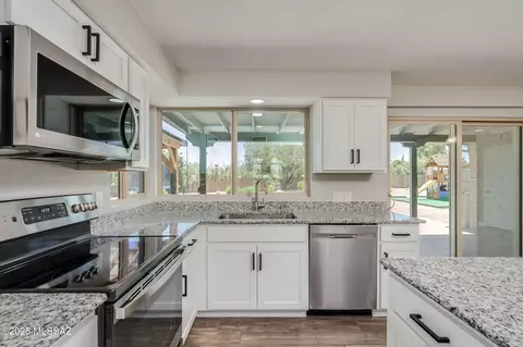 Kitchen - 8430 E Wrightstown Rd, Tucson, AZ 85715 photo 4 of 8