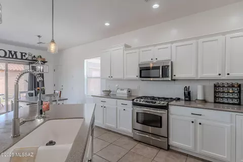 10567 E Desert Drifter Pl, Tucson, AZ 85747