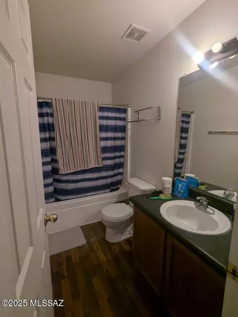 Bath - 2875 E Vespers Pl, Tucson, AZ 85716 photo 2 of 3