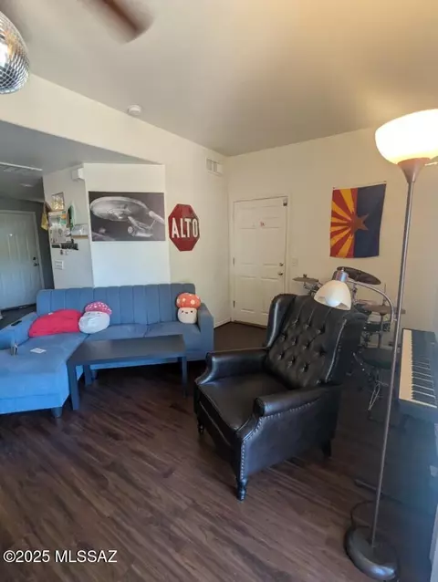 Living - 2875 E Vespers Pl, Tucson, AZ 85716 photo 2 of 4