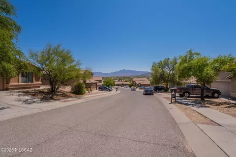 13218 E Mineta Ridge Dr, Vail, AZ 85641