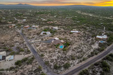 View/Area - 3961 N Red Ruby Ln, Tucson, AZ 85749 photo 3 of 4