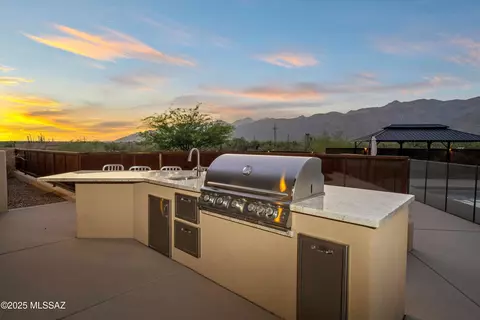 Kitchen - 3961 N Red Ruby Ln, Tucson, AZ 85749 photo 6 of 6