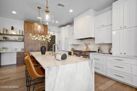Kitchen - 3961 N Red Ruby Ln, Tucson, AZ 85749 photo 4 of 6