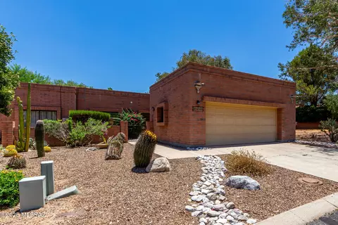 8500 N Breezewood Pl, Tucson, AZ 85704