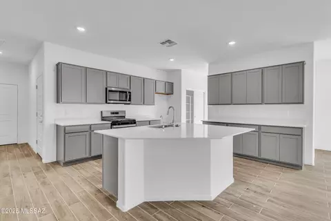 12094 E Patricia Ann Dr, Vail, AZ 85641