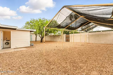 Exterior - 8428 Eli St, Tucson, AZ 85710 photo 6 of 8