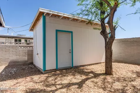 Exterior - 8428 Eli St, Tucson, AZ 85710 photo 5 of 8