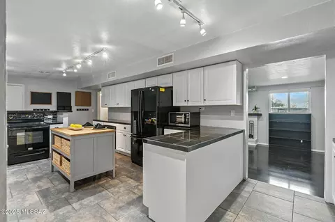 Kitchen - 8428 Eli St, Tucson, AZ 85710 photo 3 of 11