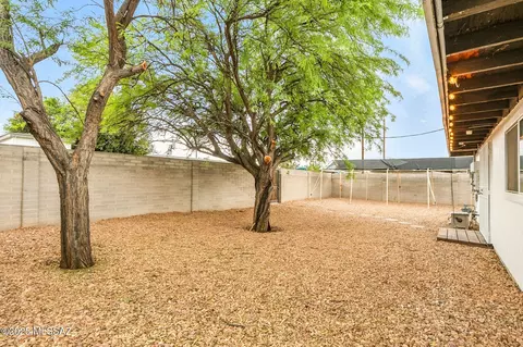 Exterior - 8428 Eli St, Tucson, AZ 85710 photo 2 of 8