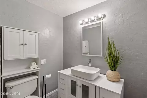 Bath - 8428 Eli St, Tucson, AZ 85710 photo 3 of 5