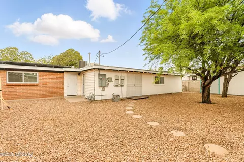 Exterior - 8428 Eli St, Tucson, AZ 85710 photo 4 of 8