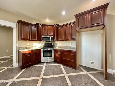 Kitchen - 508 N Eagle Meadow Loop, Thatcher, AZ 85552 photo 1 of 2