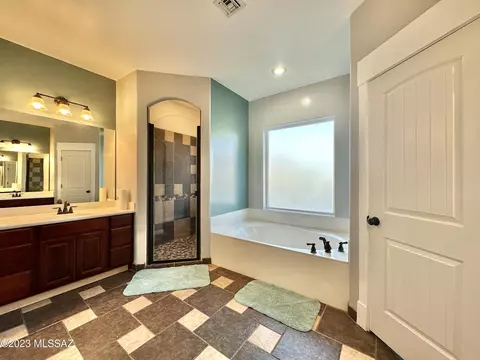 Bath - 508 N Eagle Meadow Loop, Thatcher, AZ 85552 photo 3 of 5