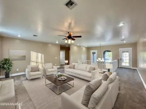 Living - 508 N Eagle Meadow Loop, Thatcher, AZ 85552 photo 2 of 2