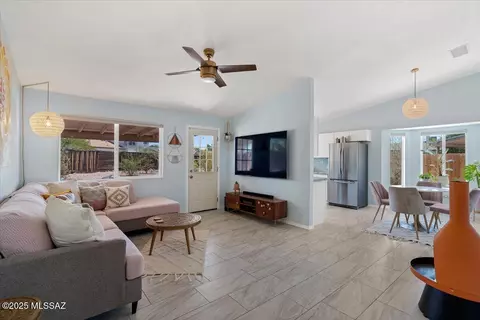 5892 N Edenbrook Ln, Tucson, AZ 85741
