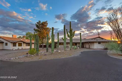 901 W Las Lomitas Rd, Tucson, AZ 85704