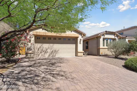 8470 N Gaetano Loop, Tucson, AZ 85742
