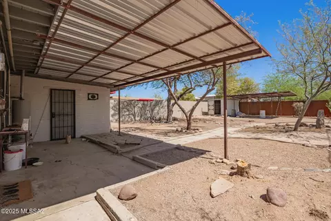 Exterior - 202 E Jacinto St, Tucson, AZ 85705 photo 3 of 5