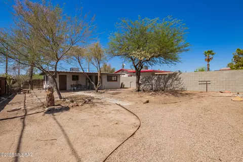 Exterior - 202 E Jacinto St, Tucson, AZ 85705 photo 4 of 5