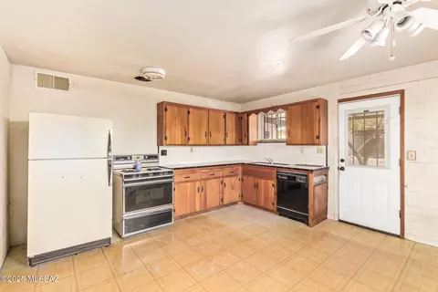Kitchen - 202 E Jacinto St, Tucson, AZ 85705 photo 1 of 3