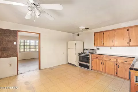 Kitchen - 202 E Jacinto St, Tucson, AZ 85705 photo 3 of 3