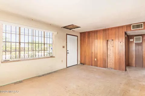 Living - 202 E Jacinto St, Tucson, AZ 85705 photo 3 of 4