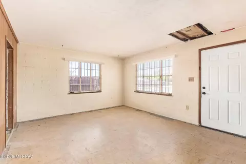 Living - 202 E Jacinto St, Tucson, AZ 85705 photo 2 of 4