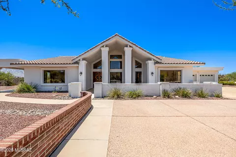 13601 N Piper Dr, Oro Valley, AZ 85755