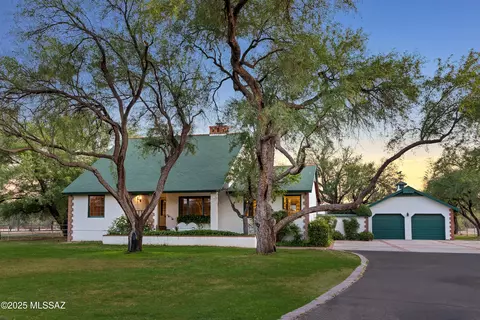 8510 E Woodland Rd, Tucson, AZ 85749